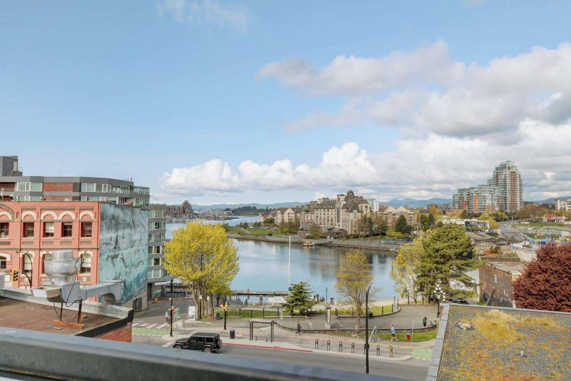 Victoria'S Parliamentary Suite With Private Rooftop Patio & Harbour View Εξωτερικό φωτογραφία